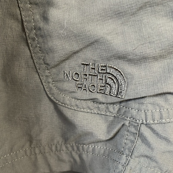 The North face nylon cargo style shorts - Picture 3 of 15